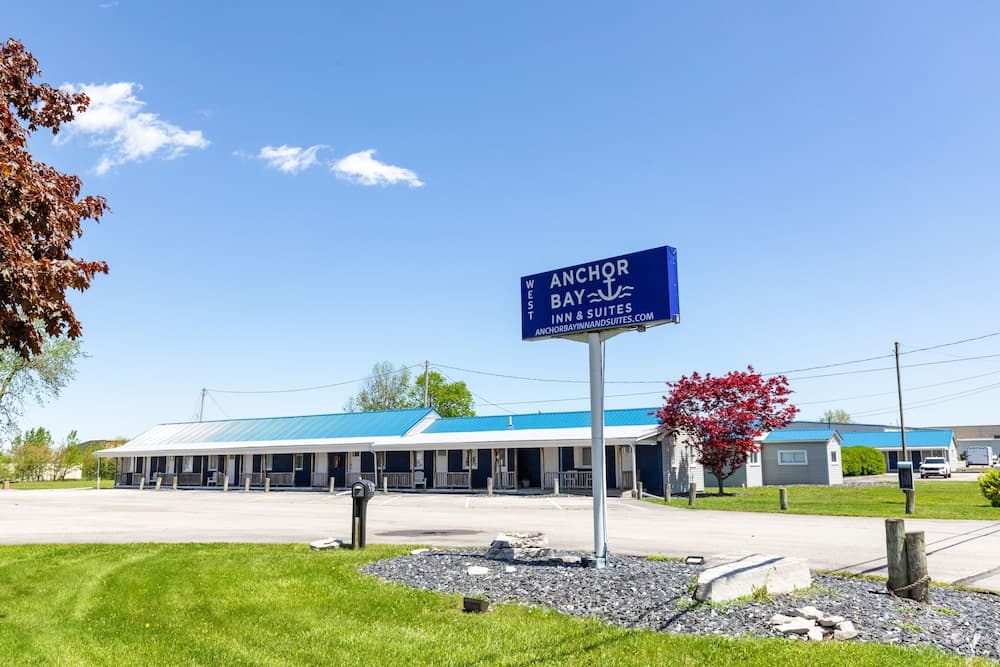 Anchor Bay Inn and Suites