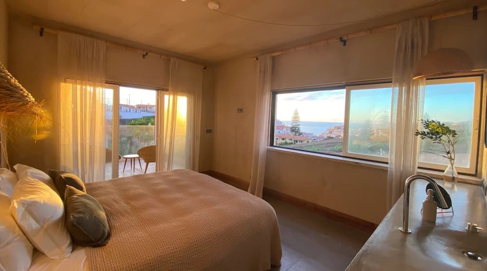 Azenhas do Mar Valley House