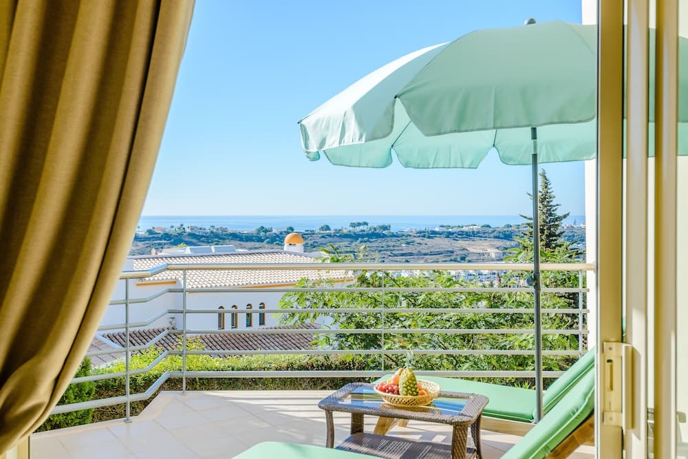 Sea view Apartment with 2 huge Terraces & Swimming pools
