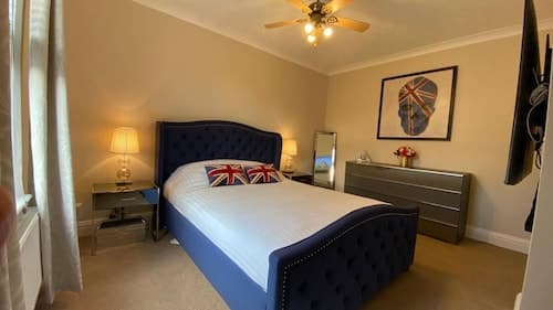 Luxurious, Spacious, Quiet, Near Beaches and Town