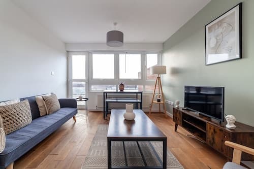 High-End 2 Bed Flat near Westfield London