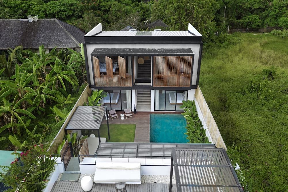 RED SUNSET VILLA CANGGU 5 MIN WALK BEACH