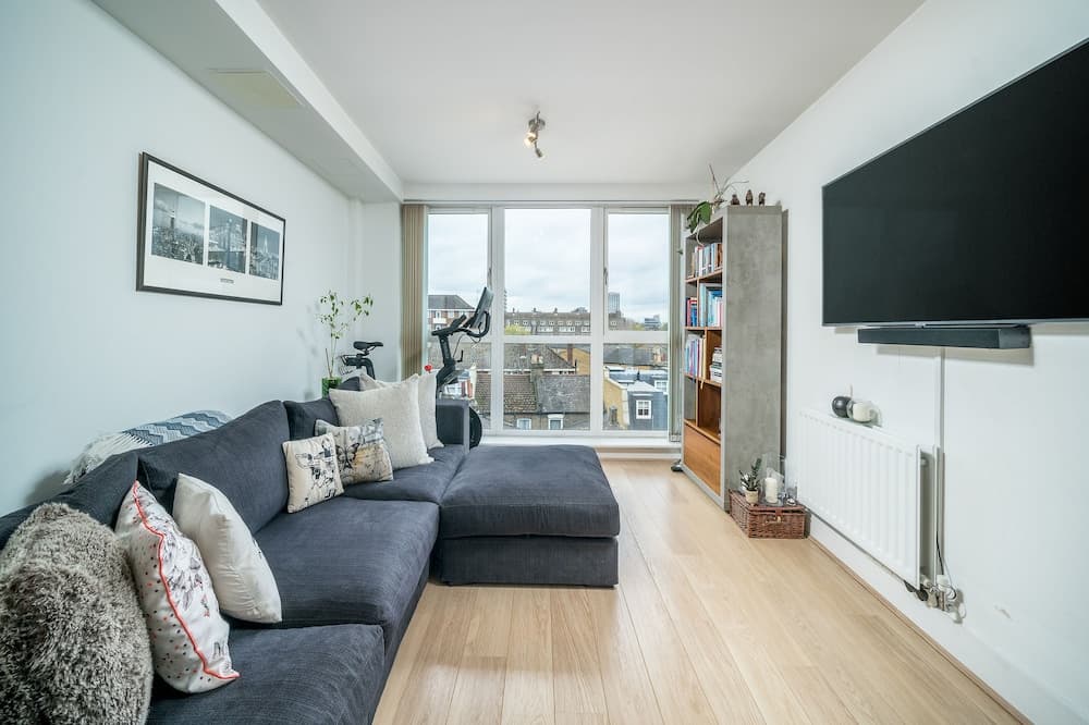 JOIVY Gorgeous 2-Bed Flat W/ Desk In Wandsworth