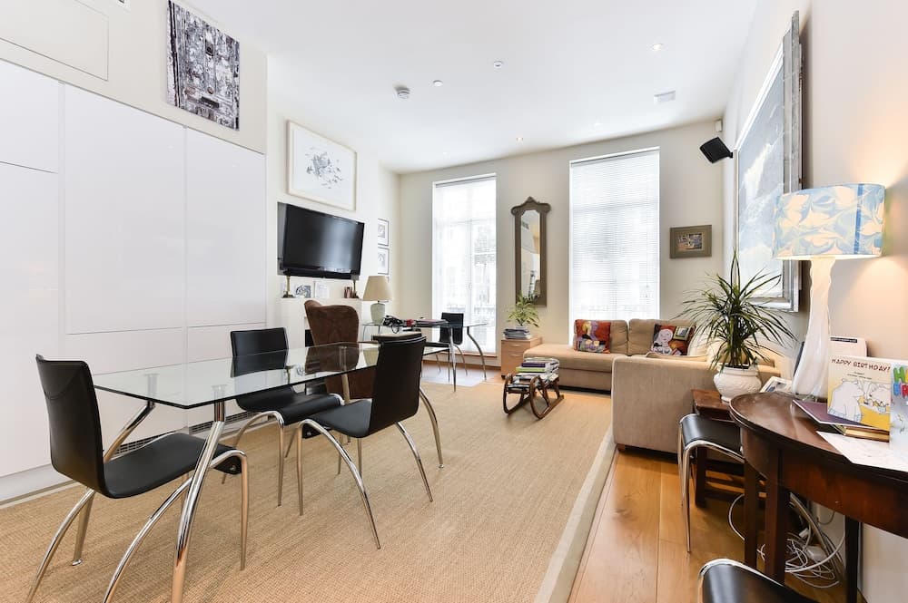 JOIVY Elegant 3 Bed Apt With Rooftop Terrace In Pimlico