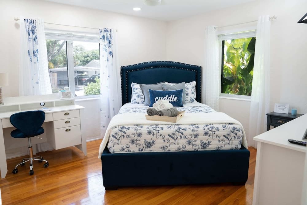 Cozy House With Patio, Fireplace, Parking - Hollywood, Florida