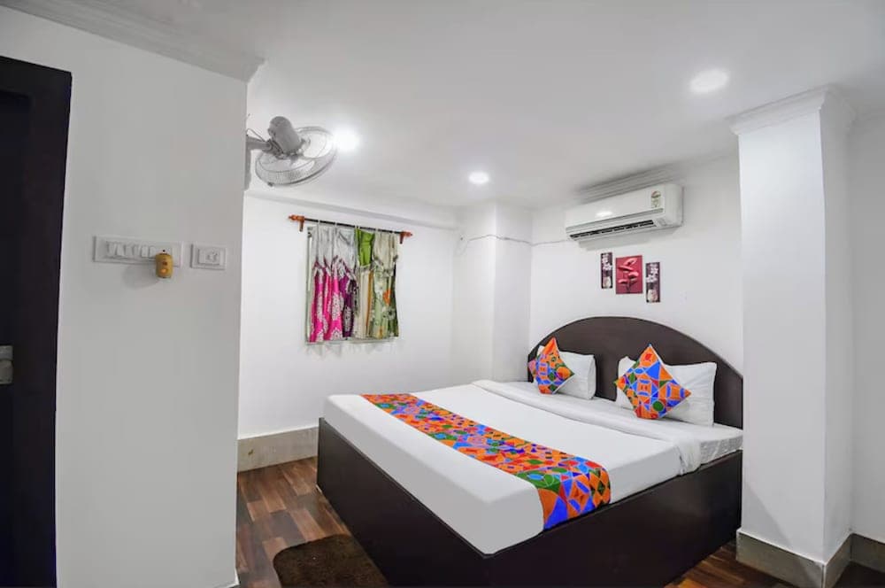 Goroomgo Royal Oak Guest House Nabapally Sector 4 Kolkata