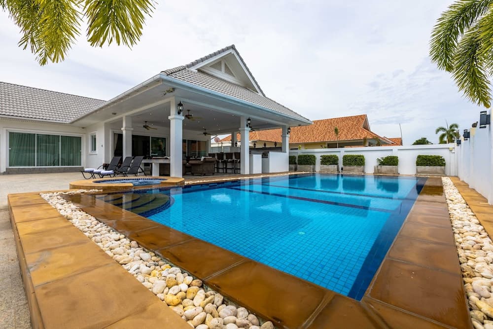Private 3 Bedroom Pool Villa PP10