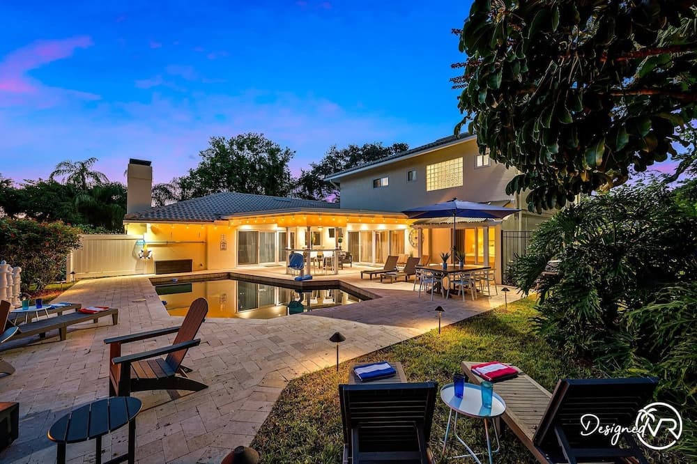 8BR Villa with Heated Pool Near Beach