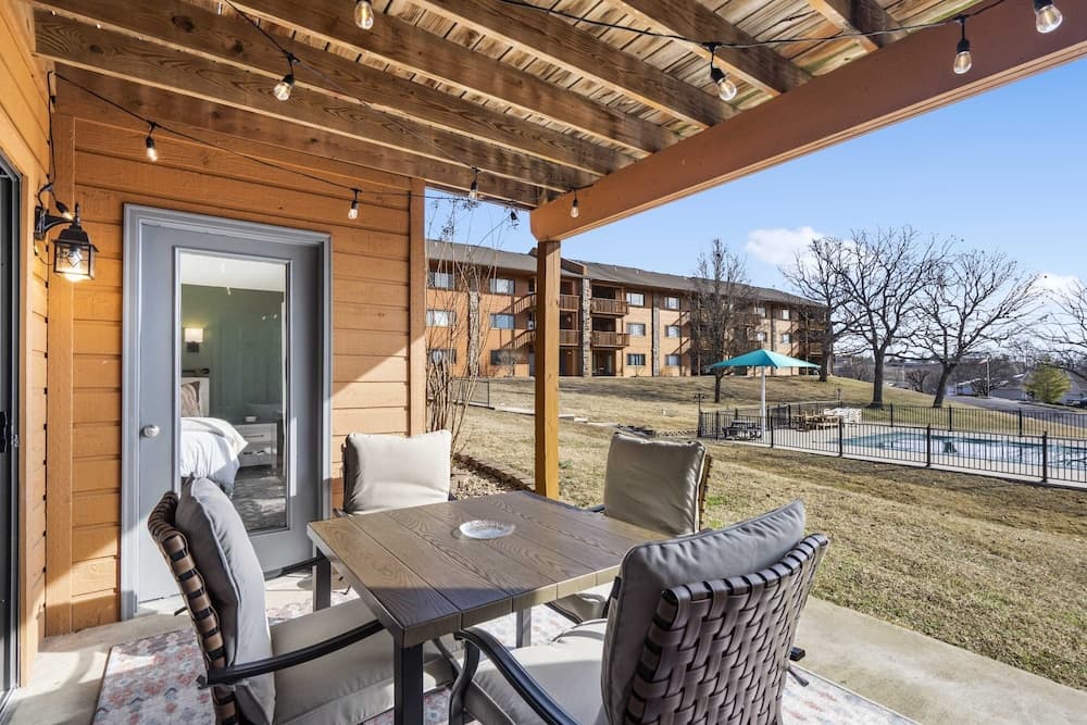 Memories of Avondale - Massage Chair - Pools