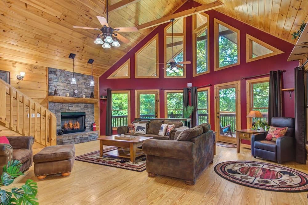 Treetop Paradise Private Game Room & Hot Tub!