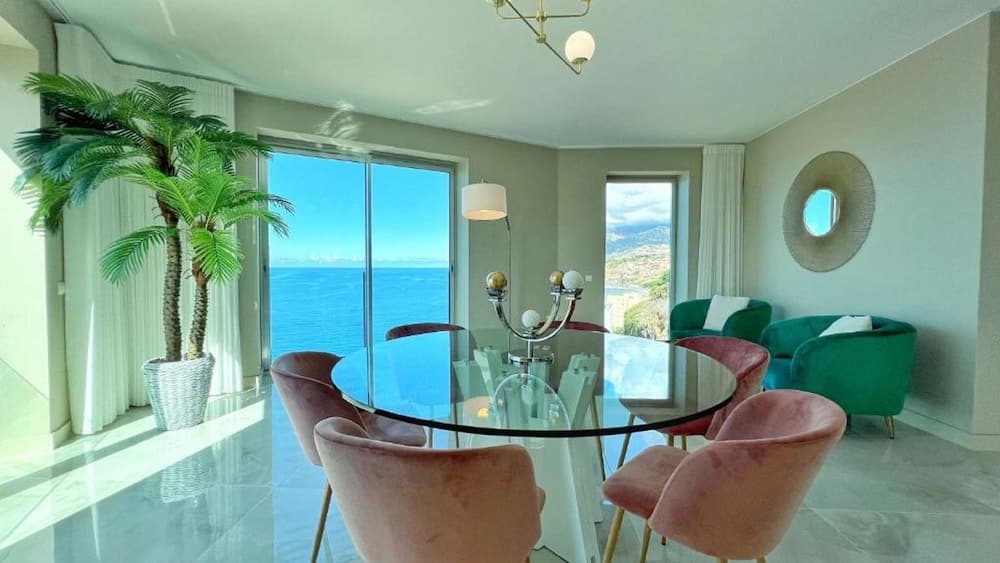 Lux Apartment first row