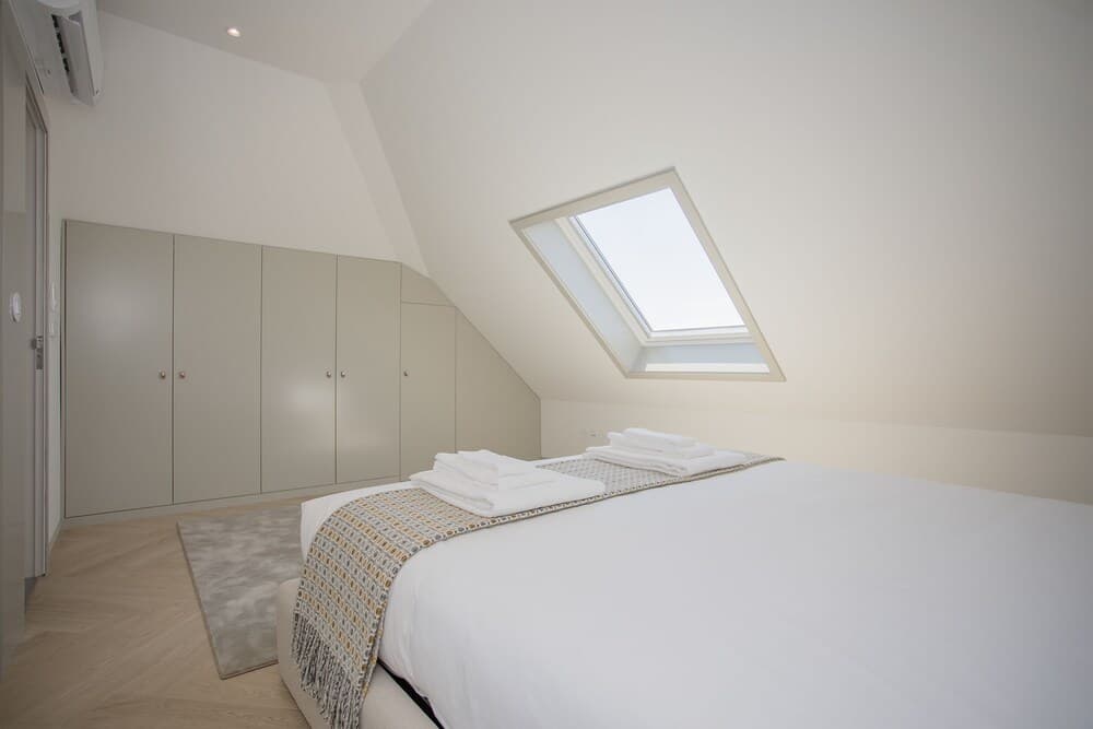 Liiiving - Luxury Beachfront Apartment V