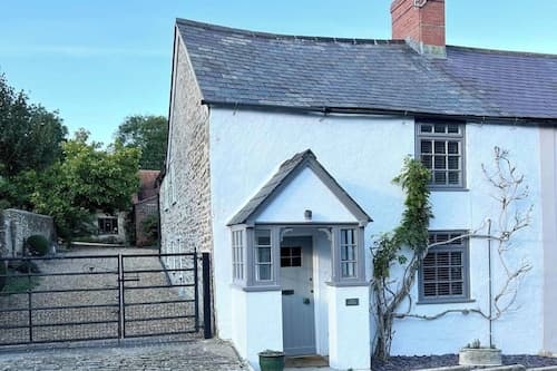 2 Bedroom Cottage - Sleeps 4 - Wifi, Fireplace