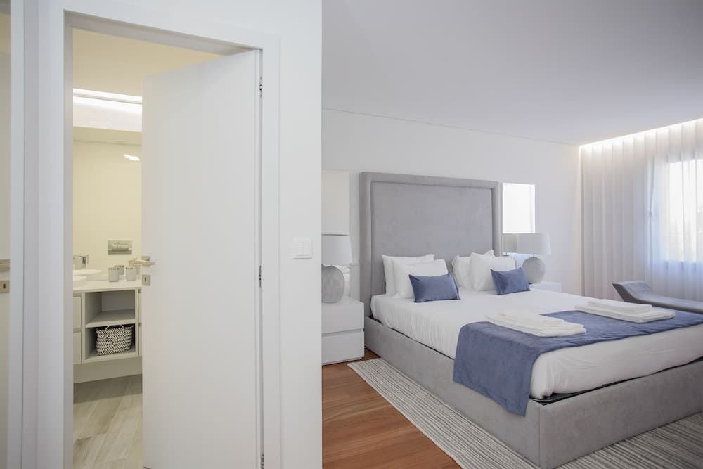 Liiiving -Luxury River View Apartment IX