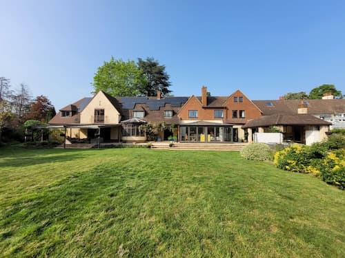 Remarkable 8 Bed Family House Sleeping 16 w/ Pool
