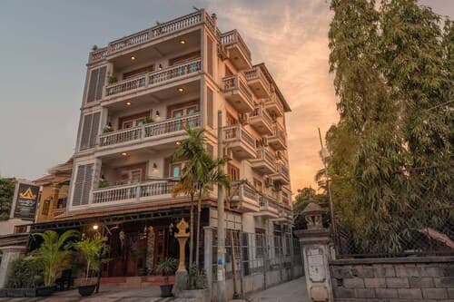 Kings Luxury Hotel