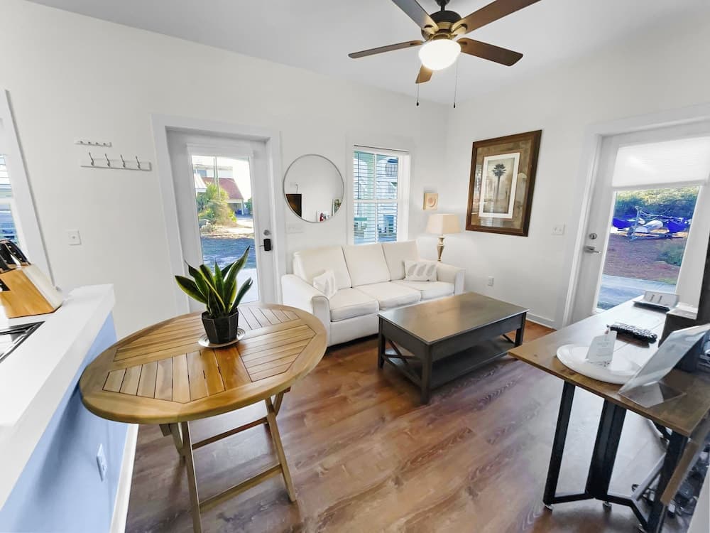 Sand Piper 1 Bedroom Home by RedAwning