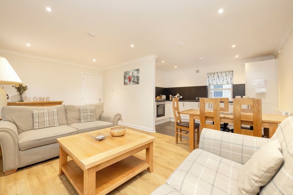 JOIVY Gorgeous Flat Near Edinburgh Castle W/ Parking