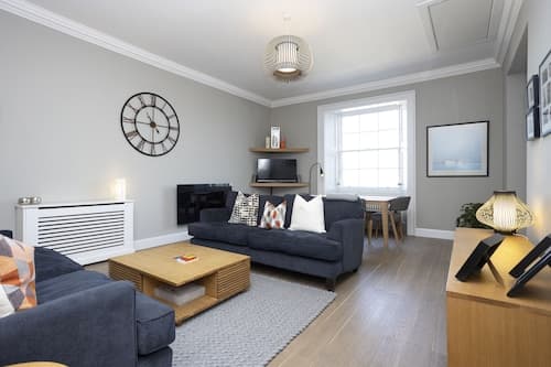 JOIVY Splendid 2-Br Apartment In New Town