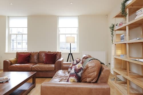 JOIVY Executive 2-Bed Apt With Stunning Roof Terraces