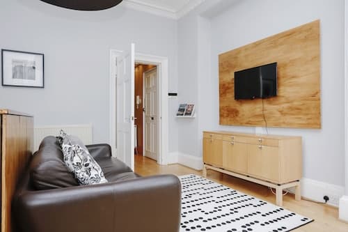 JOIVY Bright 2Br Apt W/ Stunning View, Next To Edinburgh Castle