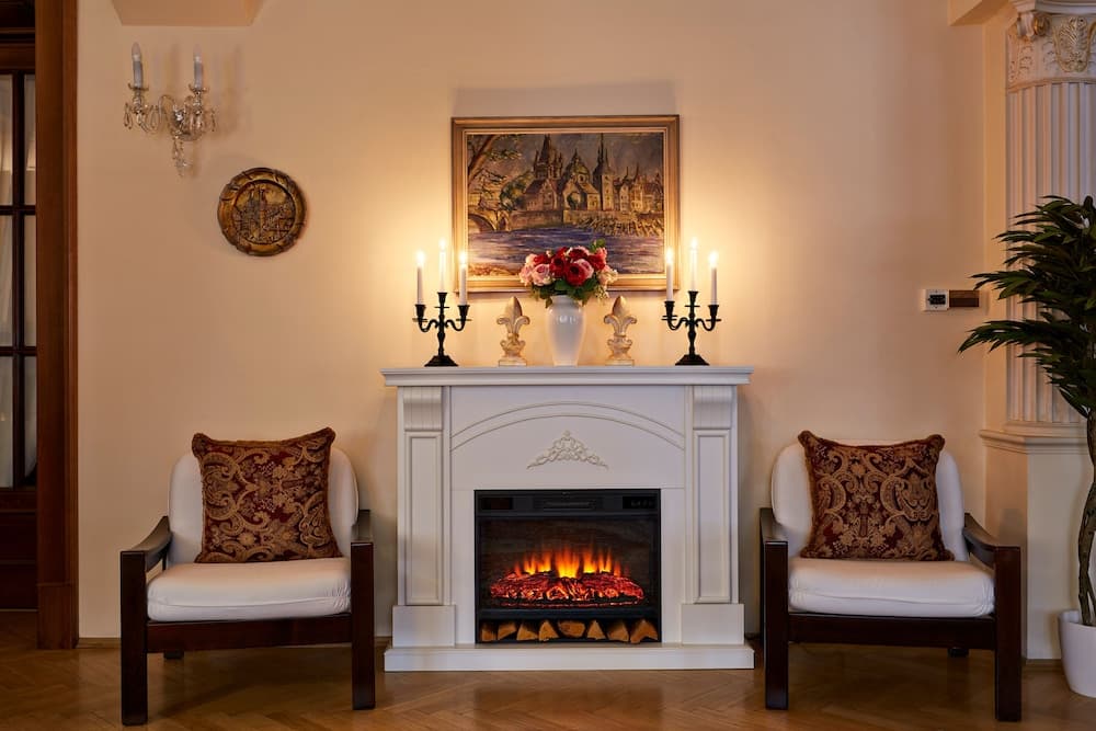 Fleur De Lis Hotel