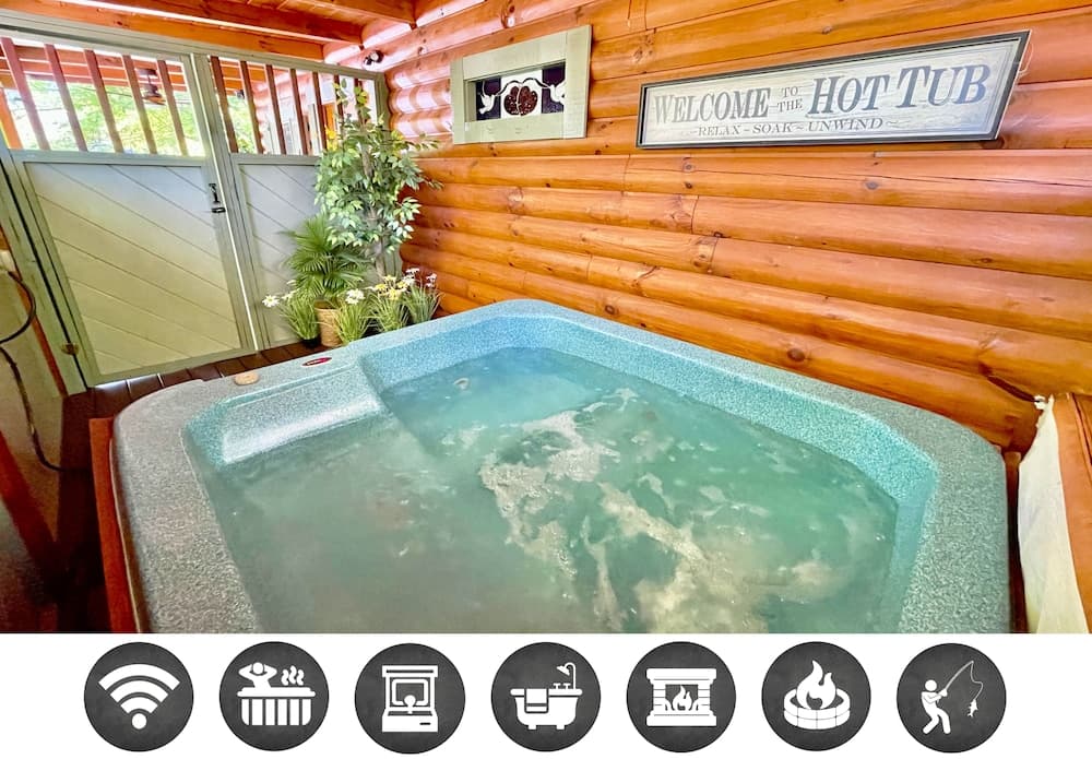 Snoozers Hollow 1 Bedroom Cabin by RedAwning