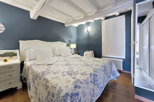 Santo Spirito Romantic by Mmega