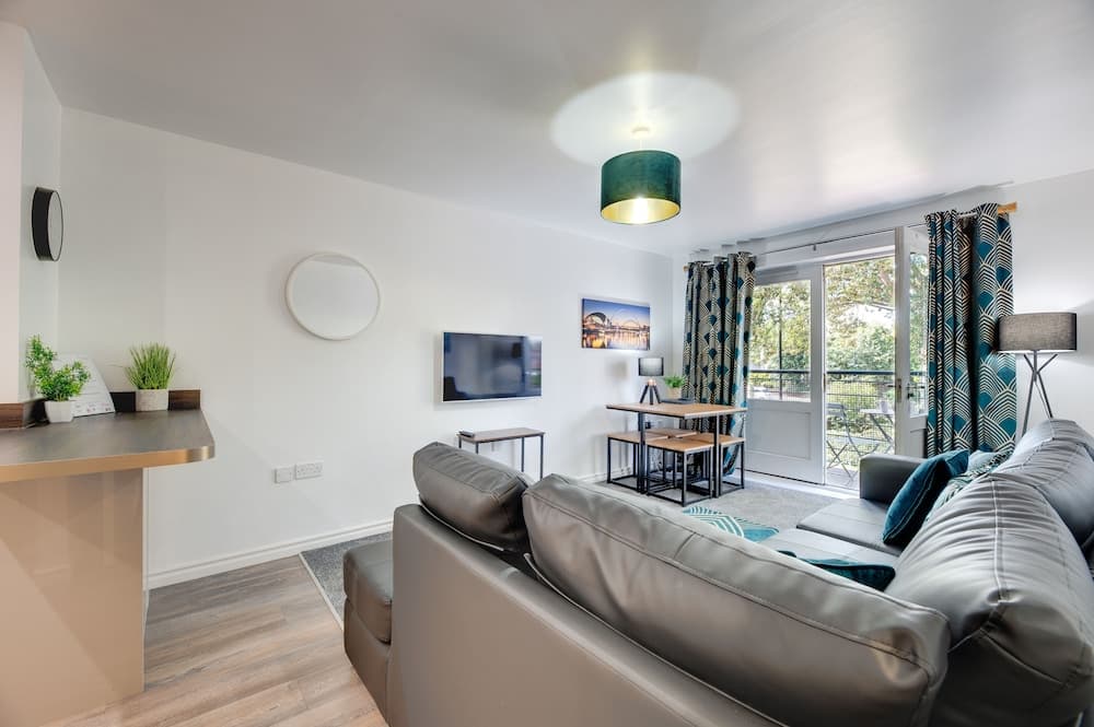 Week2Week Gosforth apartment w balcony