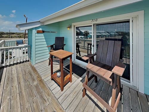 Kontiki Bayfront by Miss Kitty’s