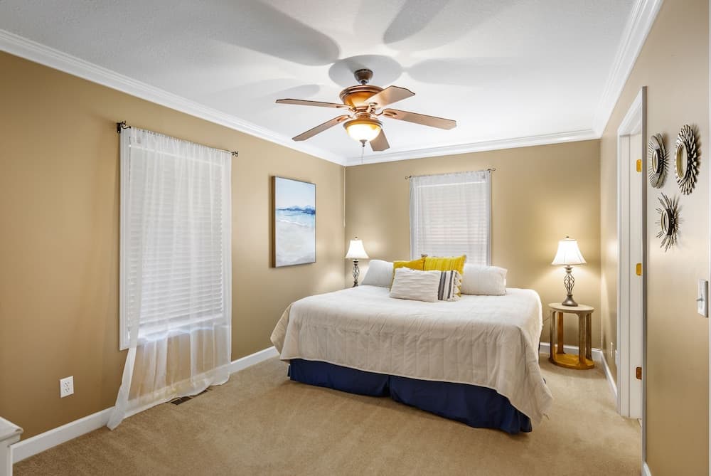 Bradley Bungalow Sleeps 11 Sevierville