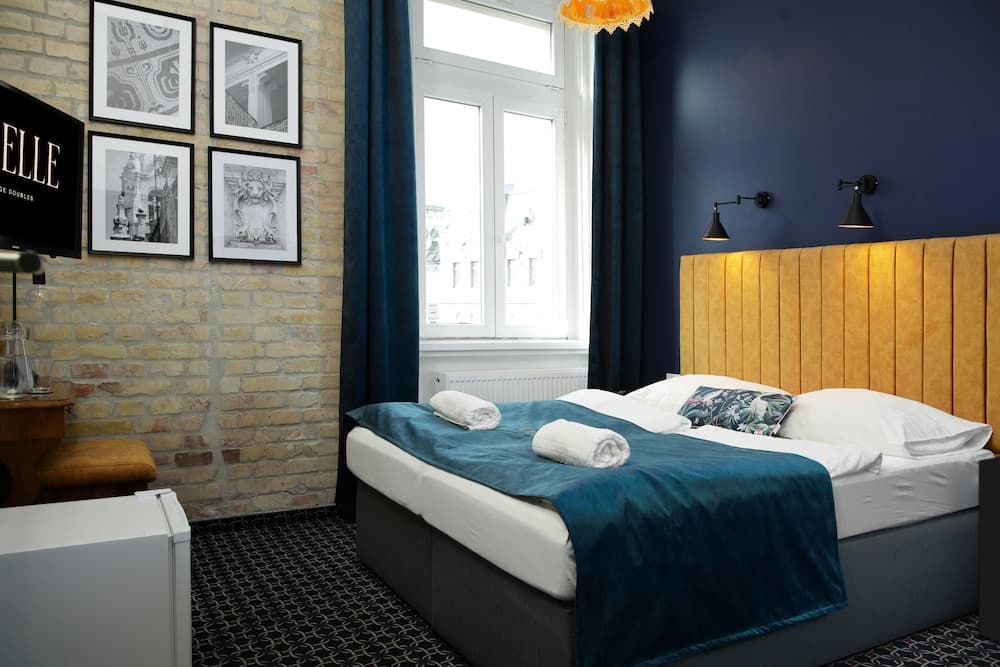 Giselle Vintage Doubles - Adults Only