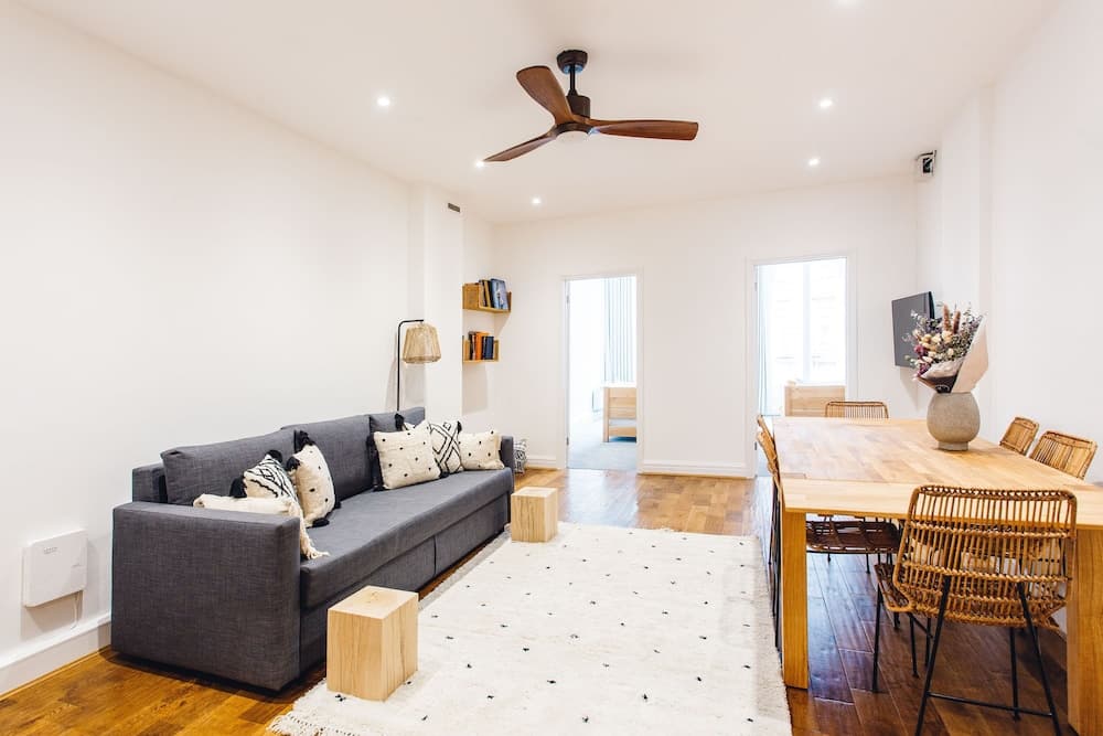 2 Bed Apartment Right on Trafalgar Square