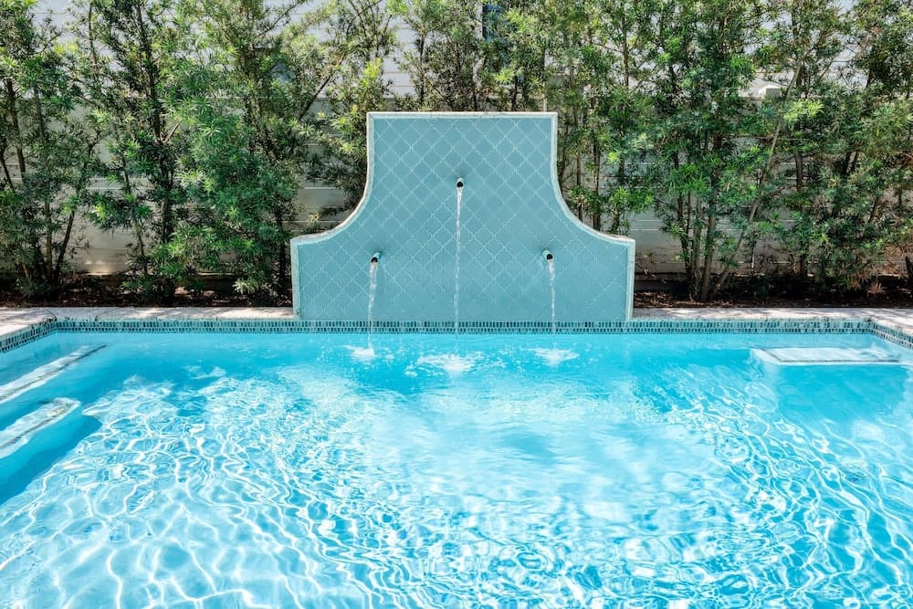 Azalea Abbey by Avantstay 350ft to Beach! w/ Pool, Outdoor Kitchen & Amazing Views