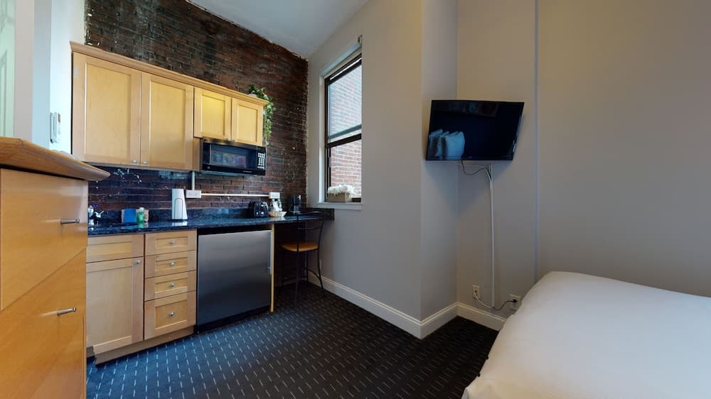 Maverick Suites at 400 Columbus Ave