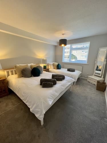 BookedUK - Lovely 2BR Flat in Hoddesdon