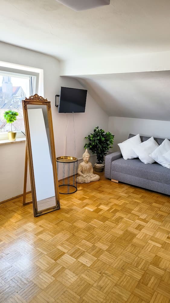 DG Links 40m 2-Zimmer Wohnung