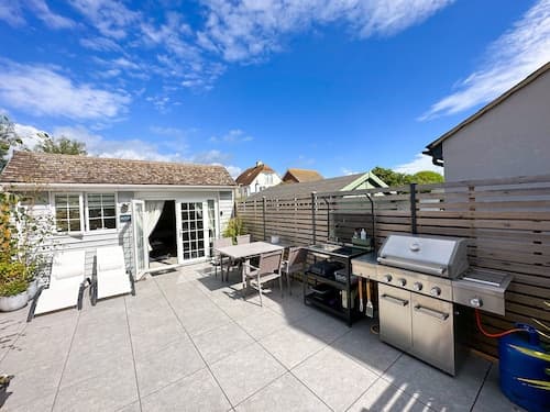 Seaside Cabin Retreat in Hayling Island