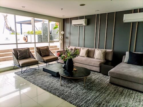 Cozy Studio Room At Barsa City Apartment