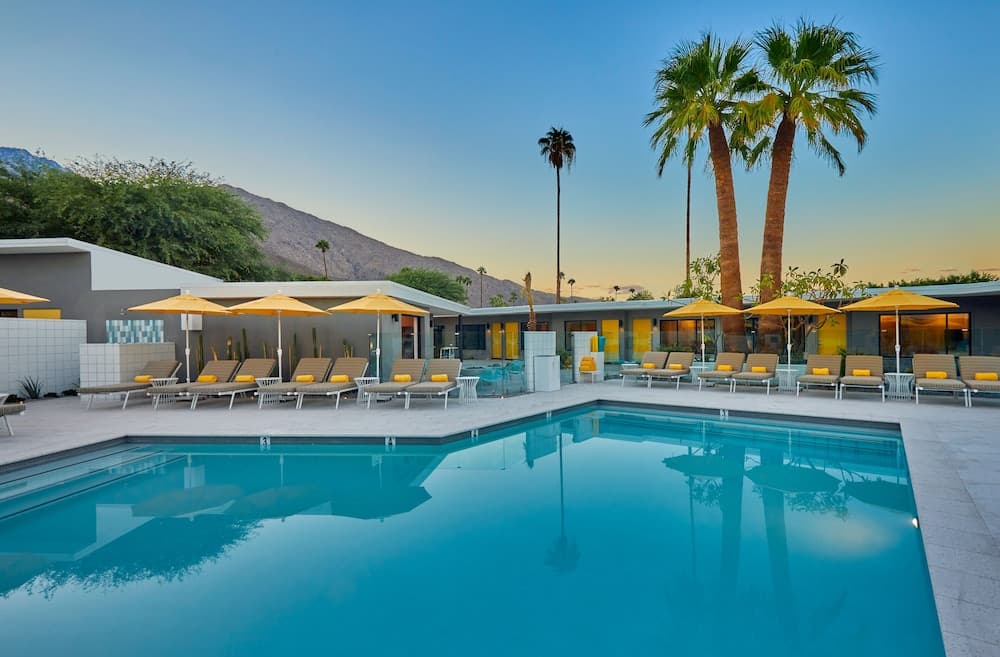 Twin Palms Resort - A Gay Men's Resort