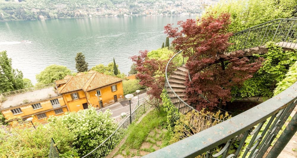 JOIVY Garden Oasis: 1BR Apt w/ Balcony & Parking