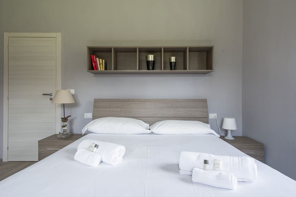 JOIVY 2 Bed Villa with Beautiful Garden in Forte dei Marmi