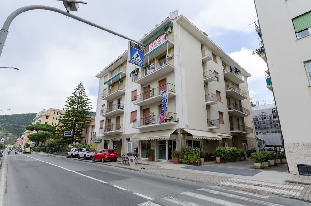 JOIVY Apt For 6, W/Terrace Near Beach In Sestri Levante