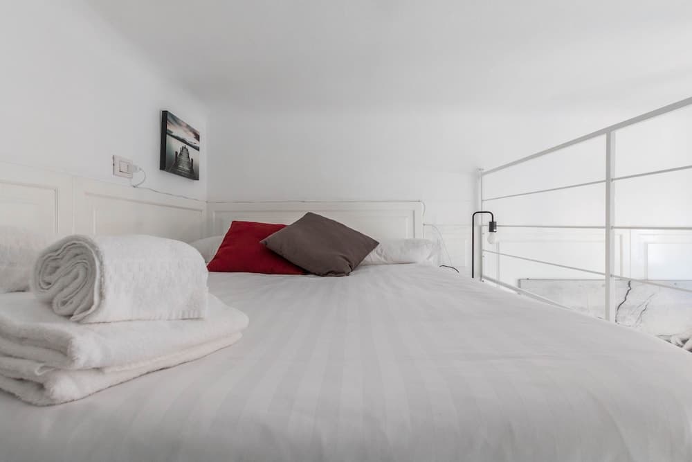 JOIVY Lovely Studio For 2 W/Balcony Near Duomo