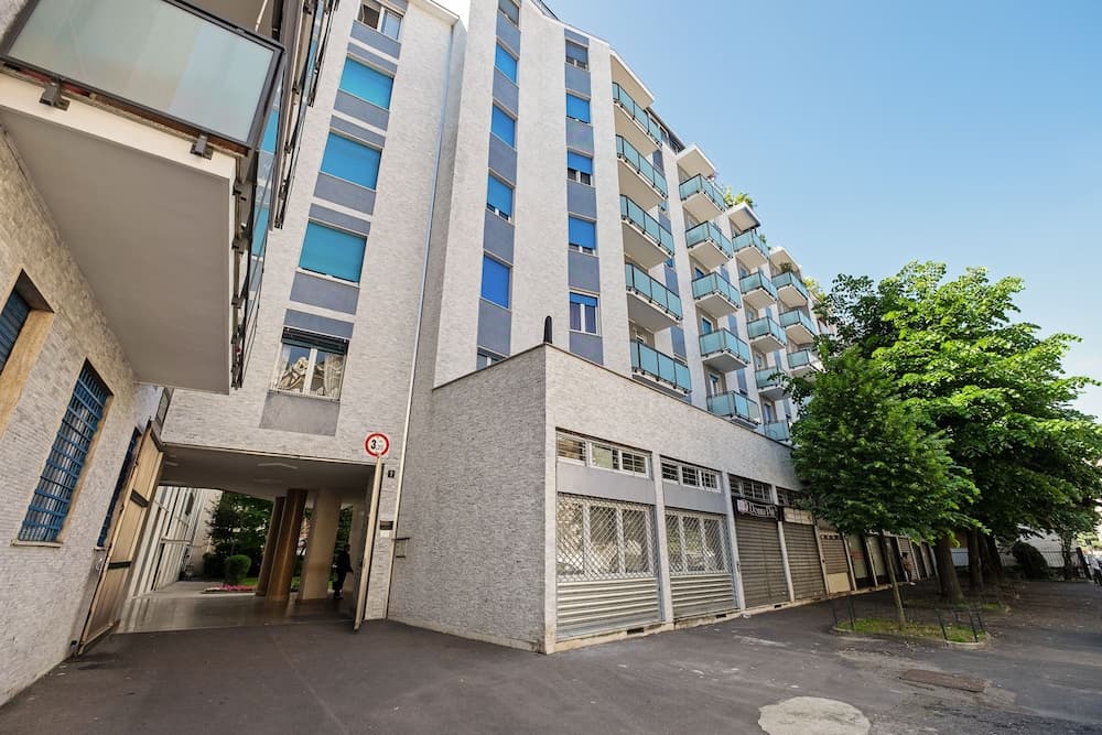 JOIVY Lovely Flat For 4 W/Balcony Near Porta Romana