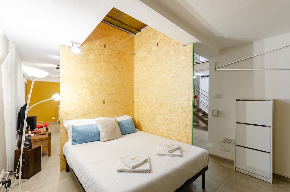 JOIVY Stylish Open-Plan Flat In Historic Centre