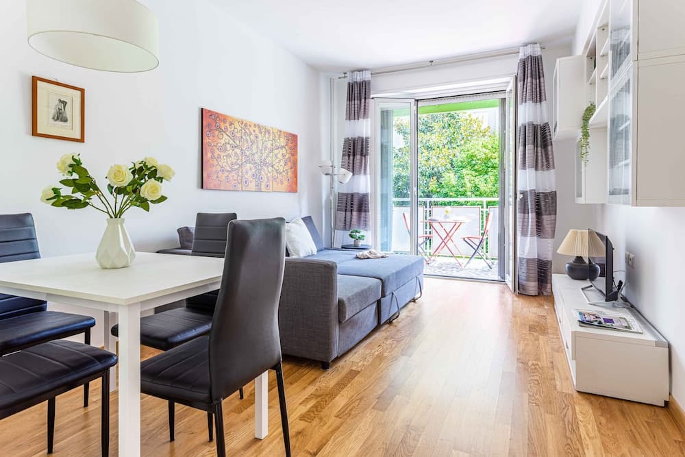 JOIVY Adorable Flat W/ Balcony