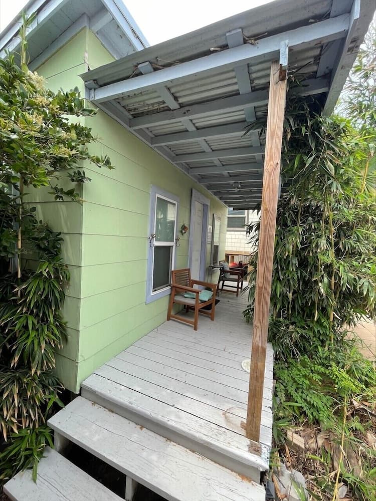 Anglers Court Beach Cabana #15