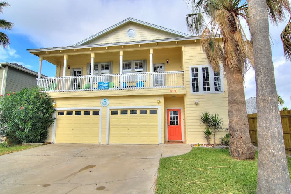 Elv912-cake by the Ocean