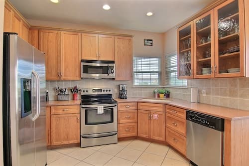 Coconut Charlie's by Silver Sands Vacation Rentals